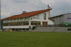 Sportheim des ASV Miesbach vom Hauptplatz aus aufgenommen